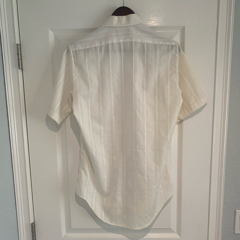 CAREER CLUB SHORTSLEEVE BUTTON DOWN SIZE SMALL - Picture 3 of 6